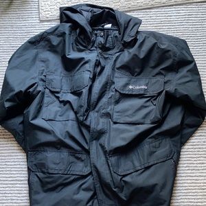 Columbia XXL water resistant jacket, long-thigh length. Removable hood.